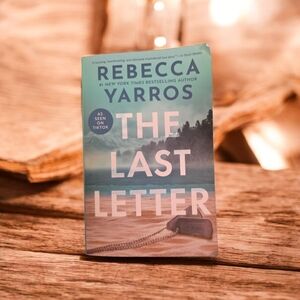 Rebecca Yarros 'The Last Letter' Book